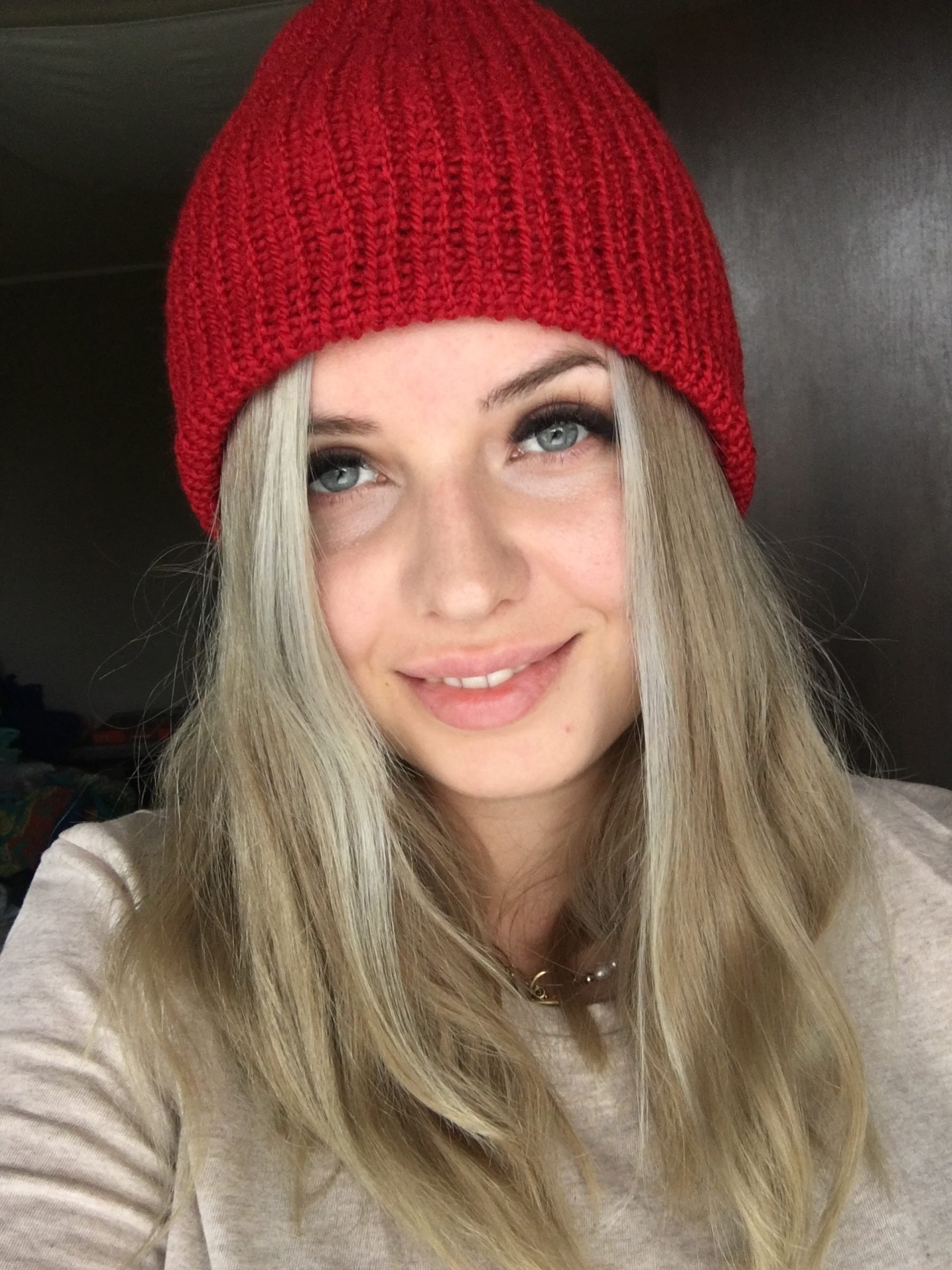 Ciepła czapka na jesień/zimę czerwona handmade
